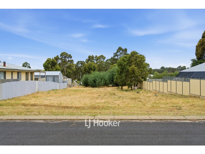 30 Simpson Street, Collie WA 6225