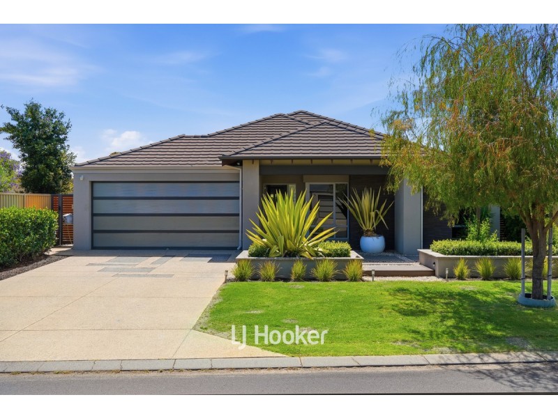 11 Barker Boulevard, Glen Iris WA 6230