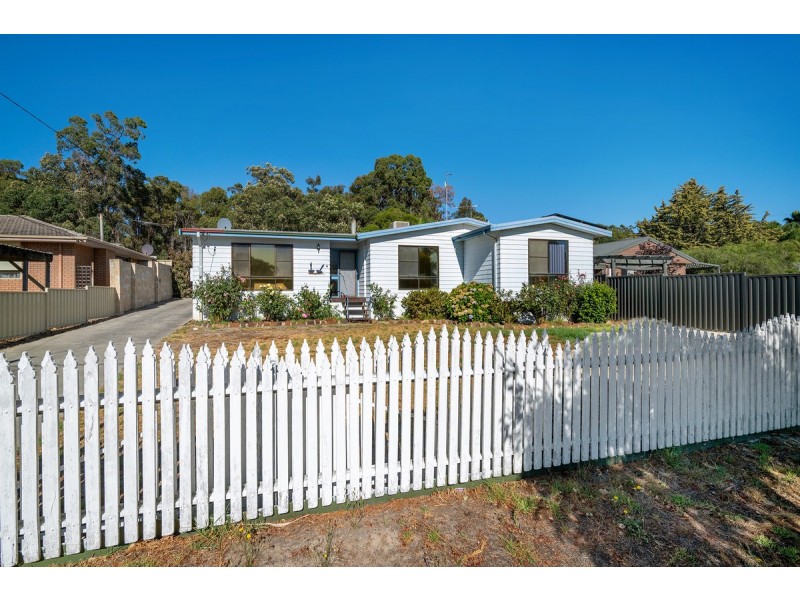 4 Cameron Street, Allanson WA 6225