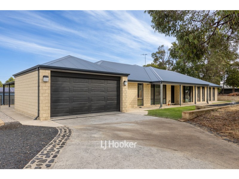6 Weller Loop, Leschenault WA 6233