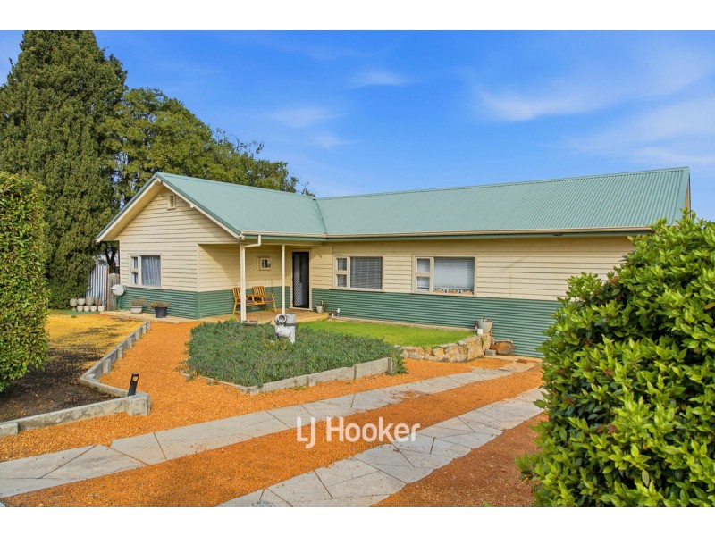 55 Deakin Street, Collie WA 6225
