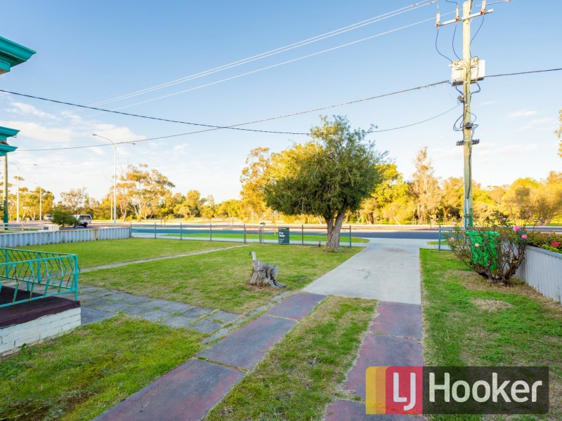 38 Parade Road, Withers WA 6230