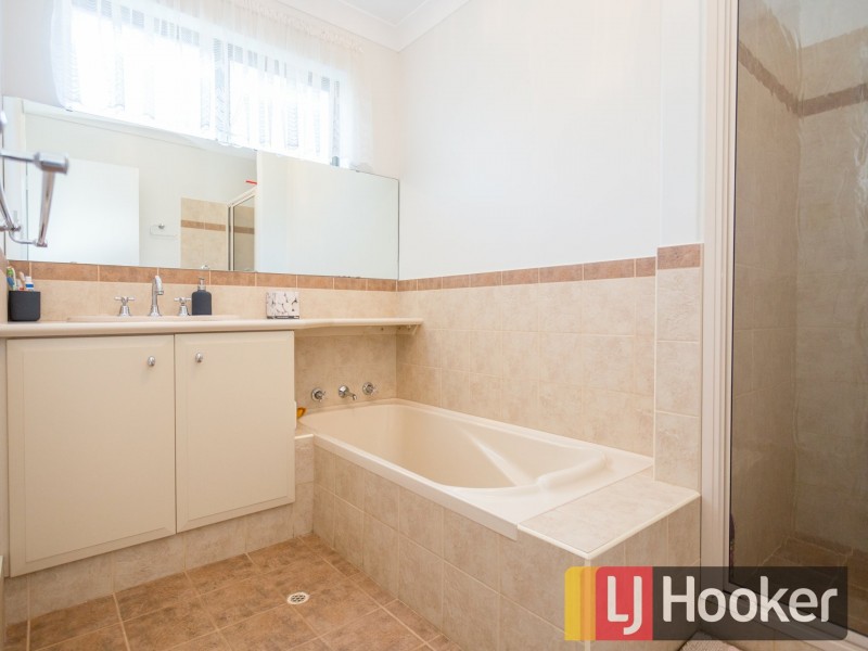 35 Whatman Way, Australind WA 6233