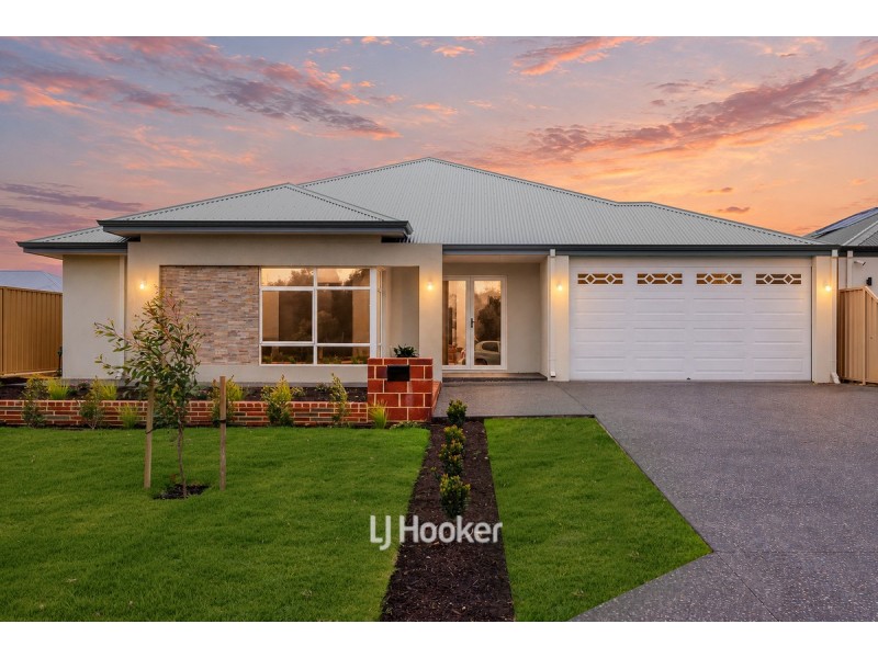 35 Hazelgrove Crescent, Millbridge WA 6232