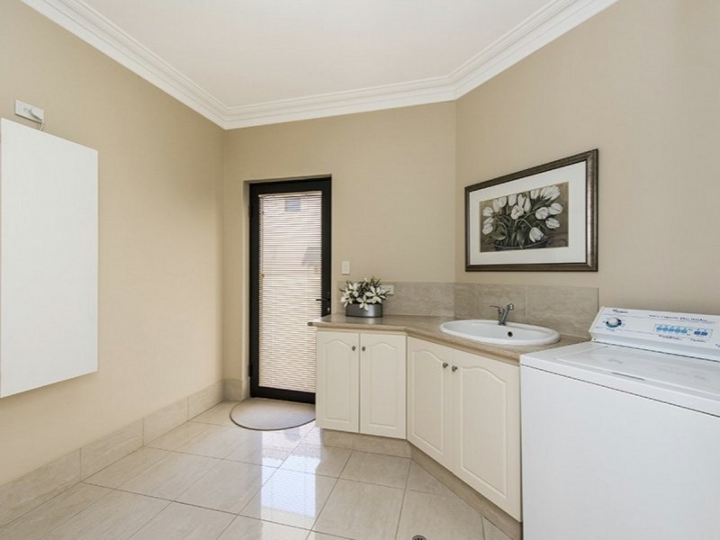 14 Gleneagles Way, Pelican Point WA 6230