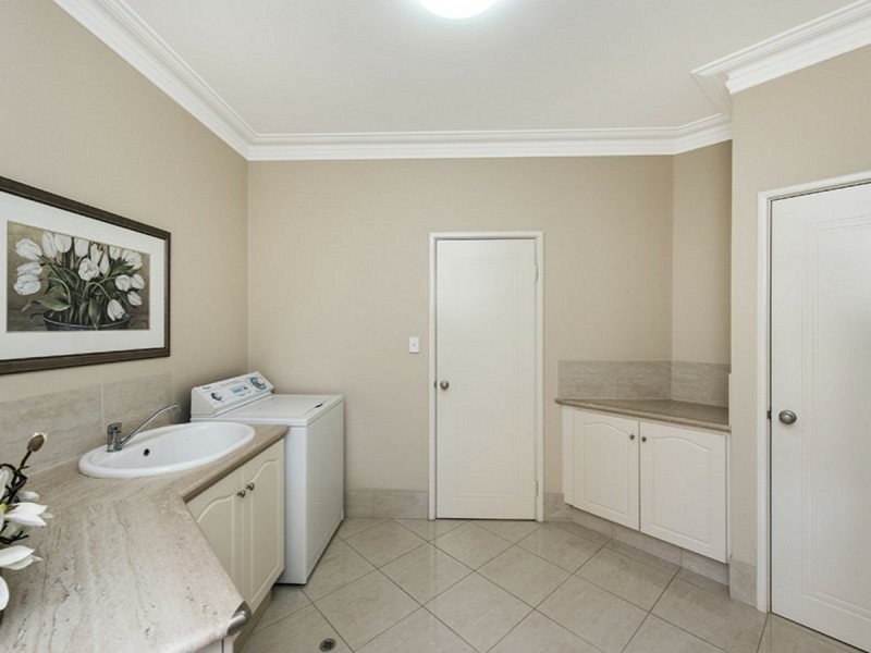 14 Gleneagles Way, Pelican Point WA 6230