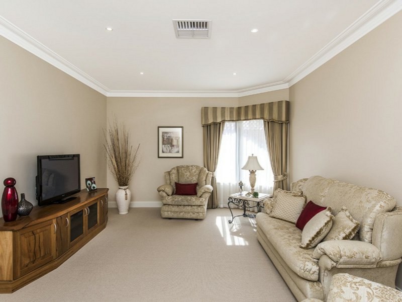 14 Gleneagles Way, Pelican Point WA 6230