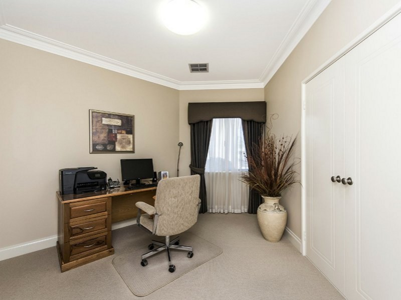 14 Gleneagles Way, Pelican Point WA 6230