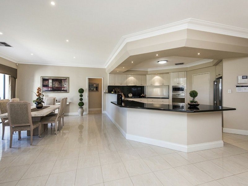 14 Gleneagles Way, Pelican Point WA 6230