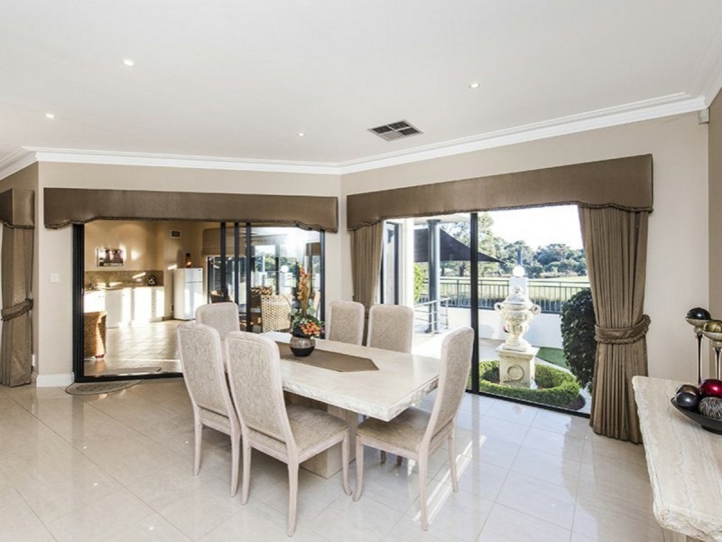 14 Gleneagles Way, Pelican Point WA 6230