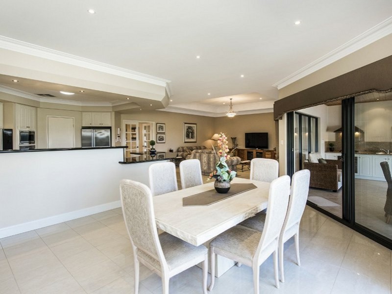 14 Gleneagles Way, Pelican Point WA 6230