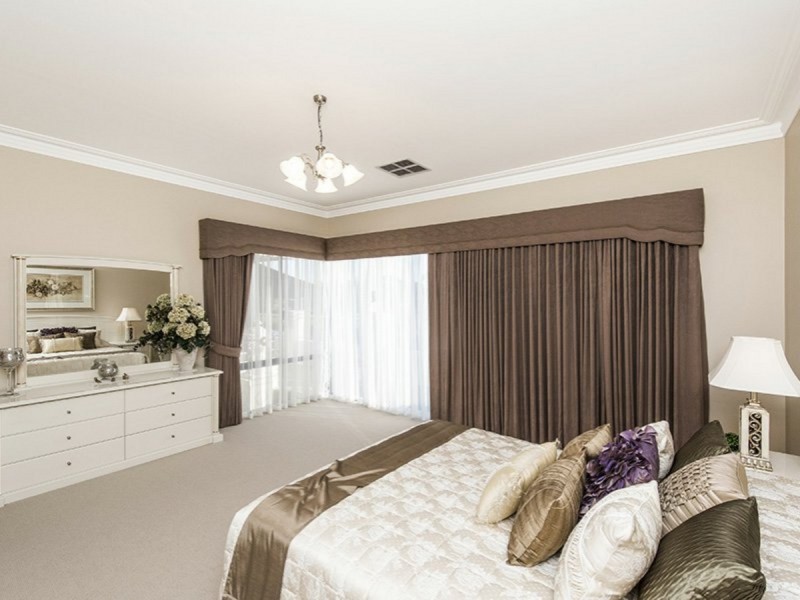 14 Gleneagles Way, Pelican Point WA 6230