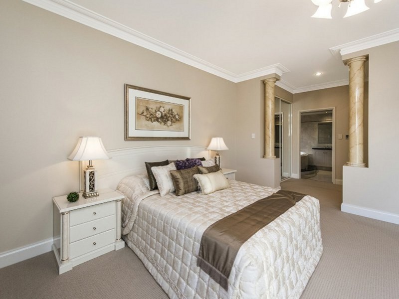 14 Gleneagles Way, Pelican Point WA 6230