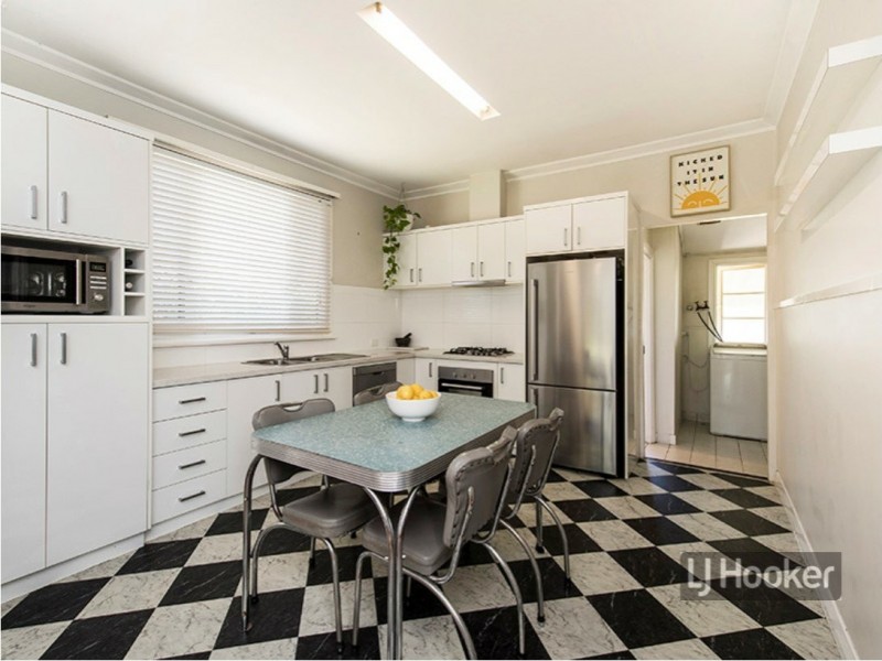 13 Moolyeen Road, Carey Park WA 6230