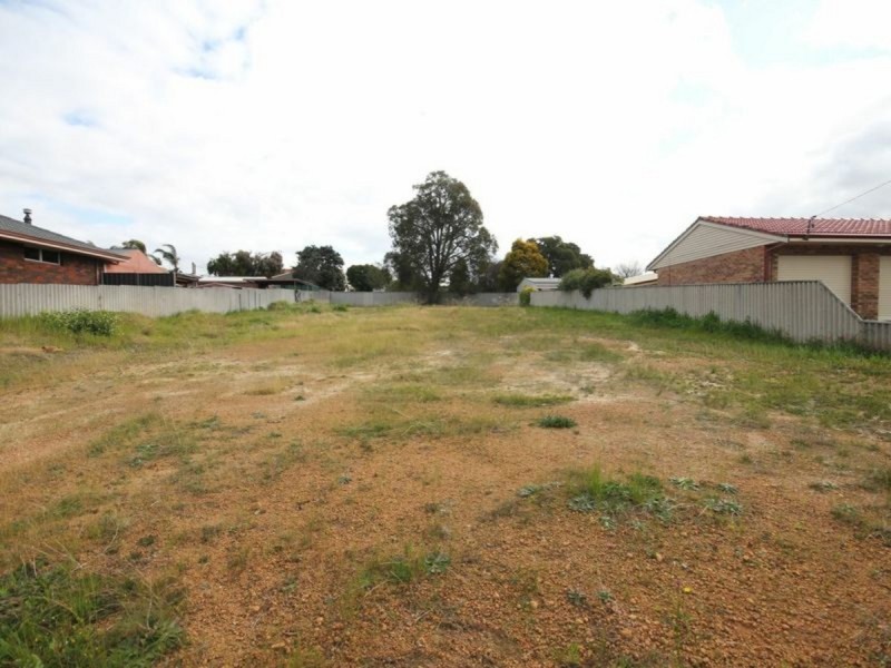 11 Saunders Street, Collie WA 6225