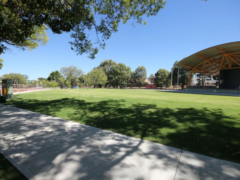 2 Cunningham Crescent, Collie WA 6225