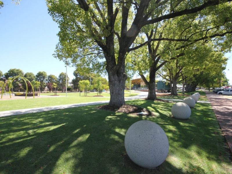 2 Cunningham Crescent, Collie WA 6225