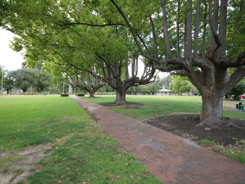 2 Cunningham Crescent, Collie WA 6225