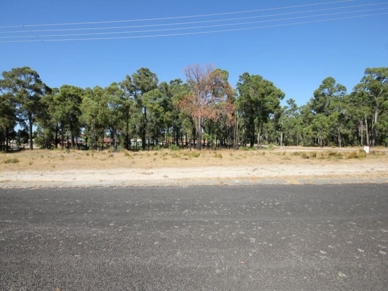 2 Cunningham Crescent, Collie WA 6225