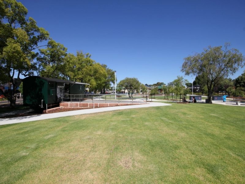 2 Cunningham Crescent, Collie WA 6225