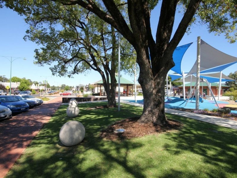 2 Cunningham Crescent, Collie WA 6225