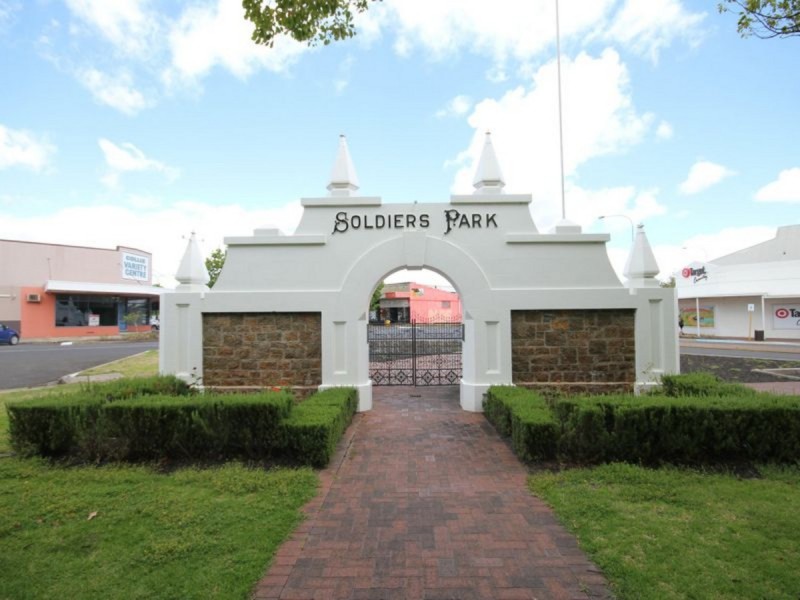 2 Cunningham Crescent, Collie WA 6225