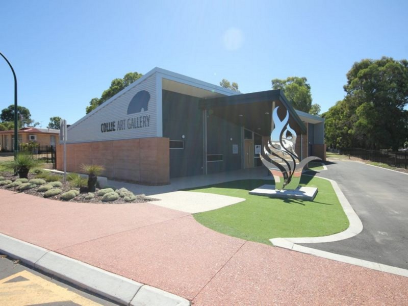 2 Cunningham Crescent, Collie WA 6225