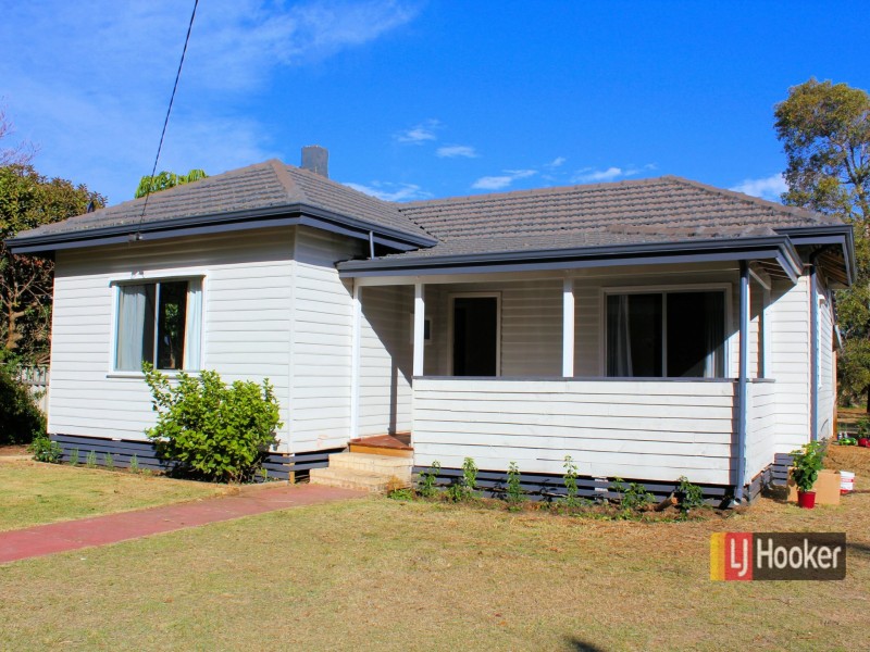 16 Woodrow Street, Carey Park WA 6230