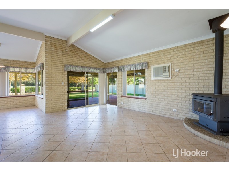 2 Birkdale Place, Pelican Point WA 6230