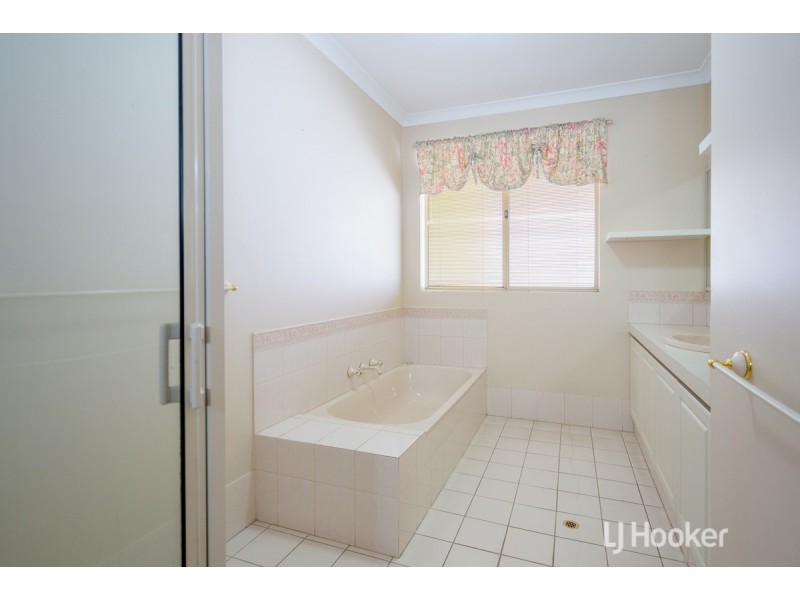 2 Birkdale Place, Pelican Point WA 6230