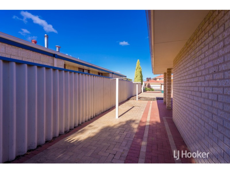 2 Birkdale Place, Pelican Point WA 6230