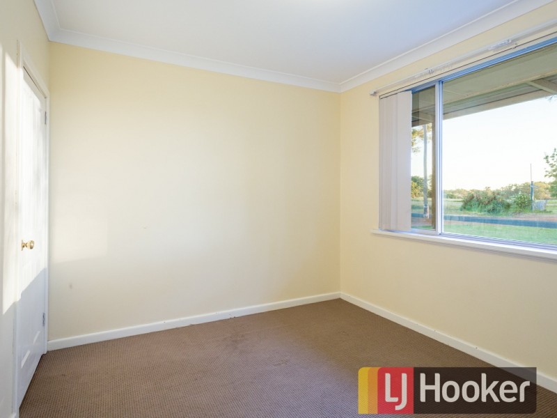 16 Hutchinson Road, Burekup WA 6227