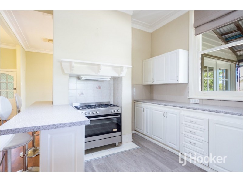 6 Moore Street, Collie WA 6225