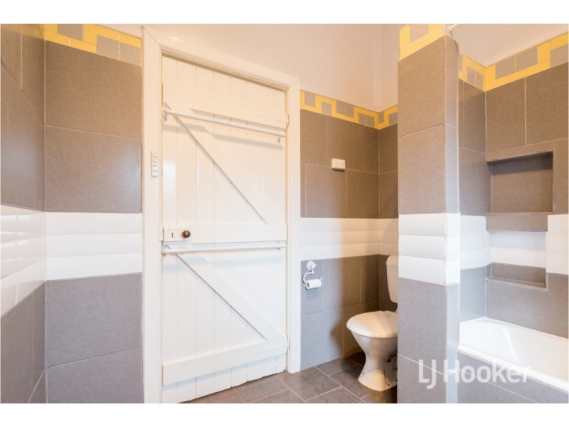 6 Moore Street, Collie WA 6225