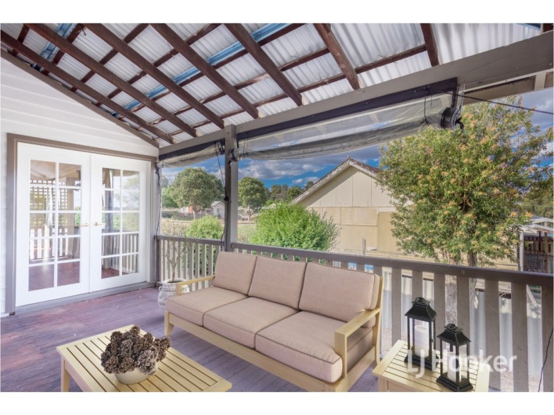 6 Moore Street, Collie WA 6225