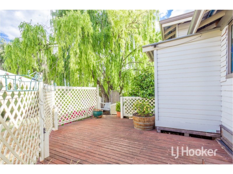 6 Moore Street, Collie WA 6225