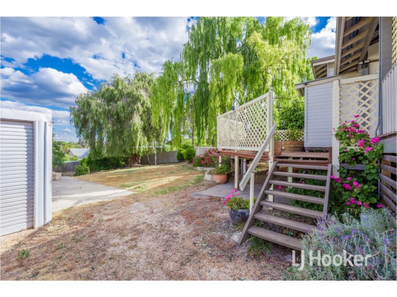6 Moore Street, Collie WA 6225