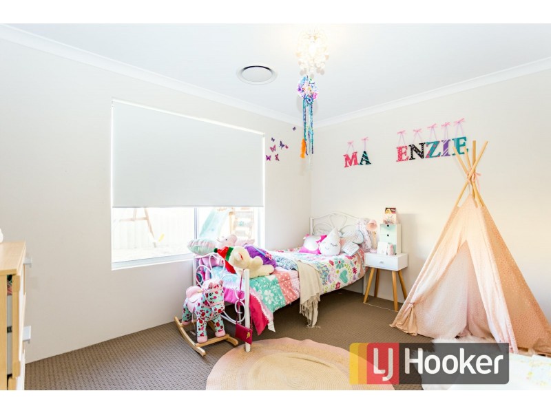 22 Hazelgrove Crescent, Millbridge WA 6232