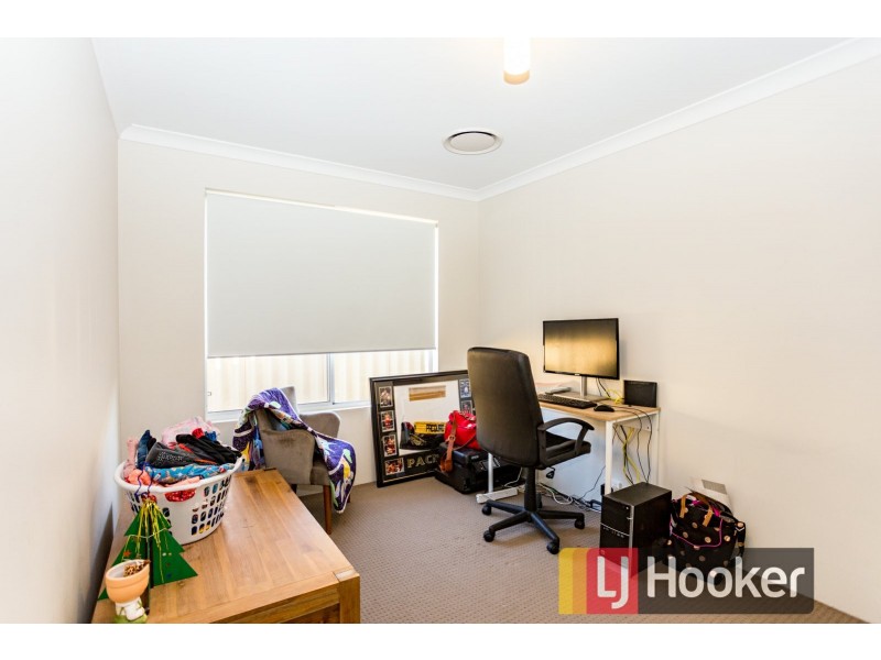 22 Hazelgrove Crescent, Millbridge WA 6232