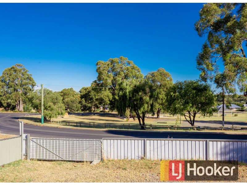 5 Moore Street, Collie WA 6225