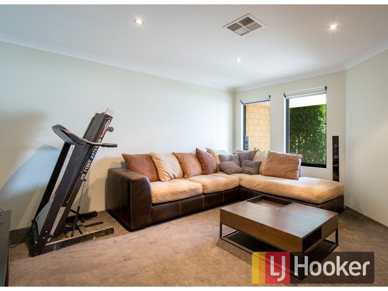 8 Apsley Circle, Millbridge WA 6232