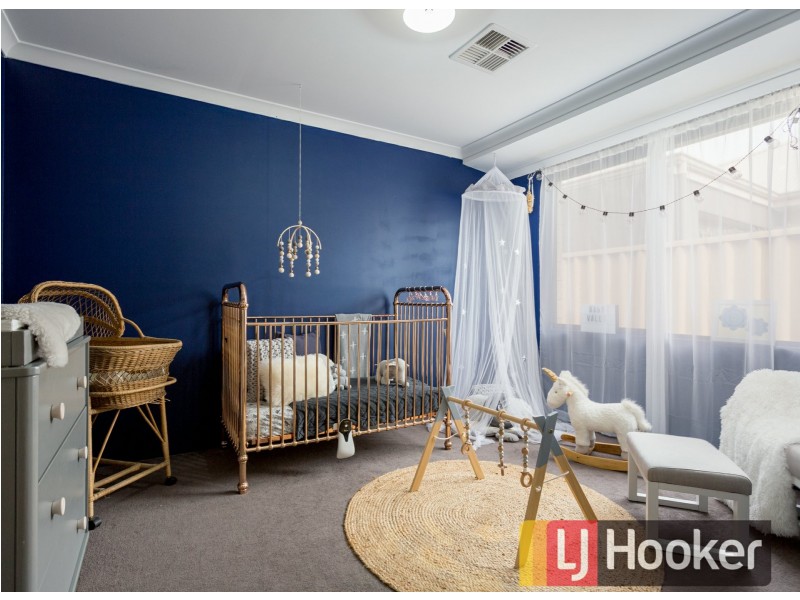 8 Apsley Circle, Millbridge WA 6232