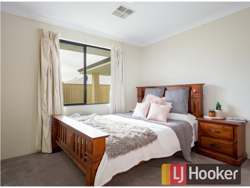 8 Apsley Circle, Millbridge WA 6232