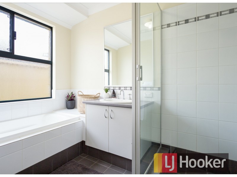 8 Apsley Circle, Millbridge WA 6232