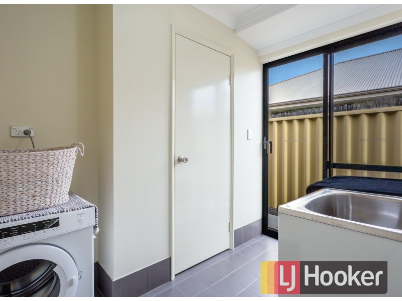 8 Apsley Circle, Millbridge WA 6232