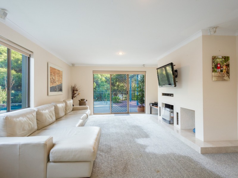 60 Lucy Victoria Avenue, Australind WA 6233