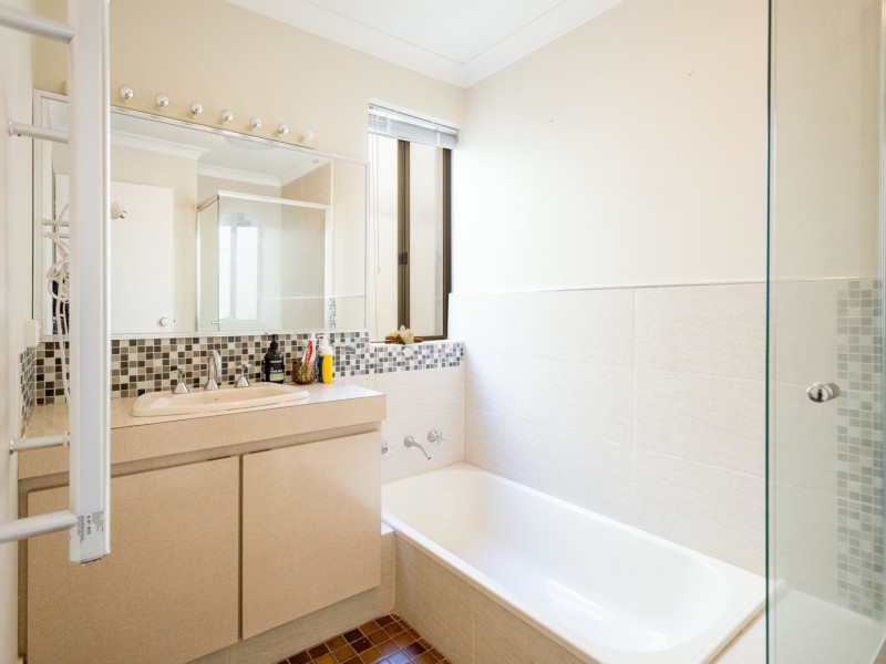 60 Lucy Victoria Avenue, Australind WA 6233