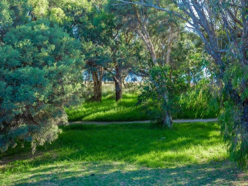 60 Lucy Victoria Avenue, Australind WA 6233