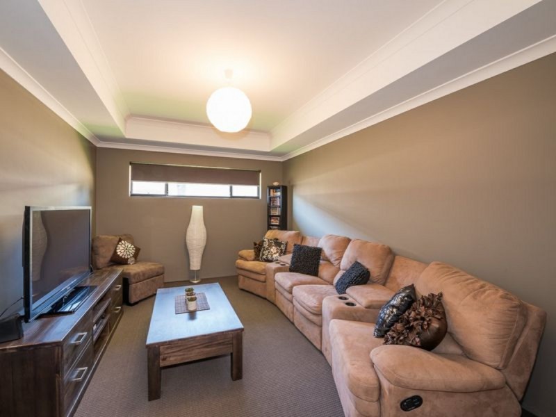 9 Swan Avenue, Millbridge WA 6232