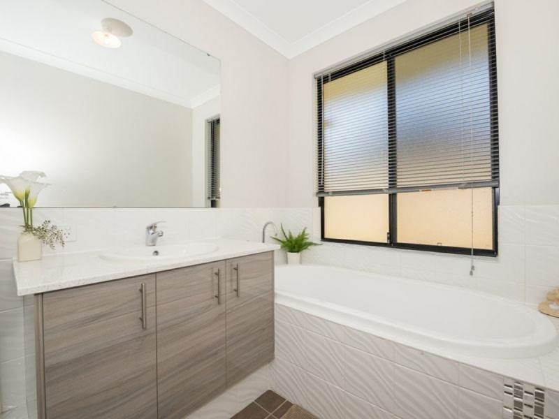 9 Swan Avenue, Millbridge WA 6232